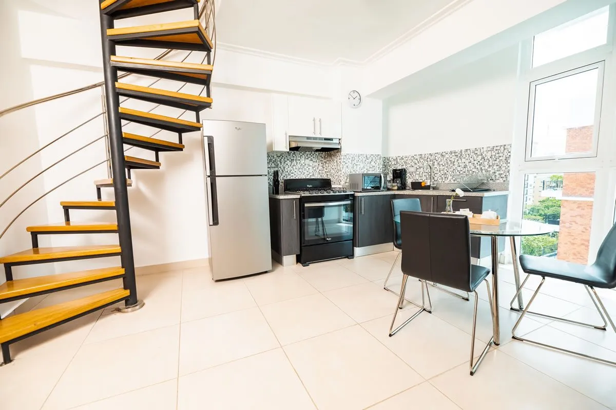 Central Park Tower — Apartamento dúplex con escalera de caracol y cocina